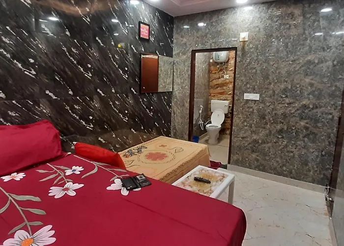 Aggarwal Guest House Lajpat Nagar, Rooms With Private Kitchen Android Tv Wifi And Fridge