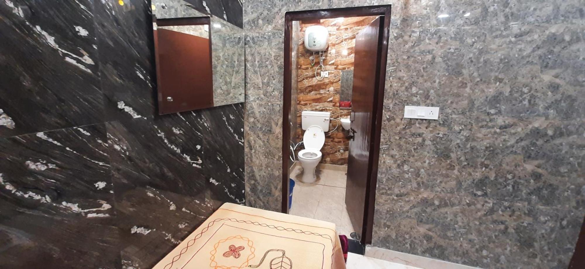 Guest house Aggarwal Lajpat Nagar, With Private Kitchen Android Tv Wifi And Fridge New Delhi