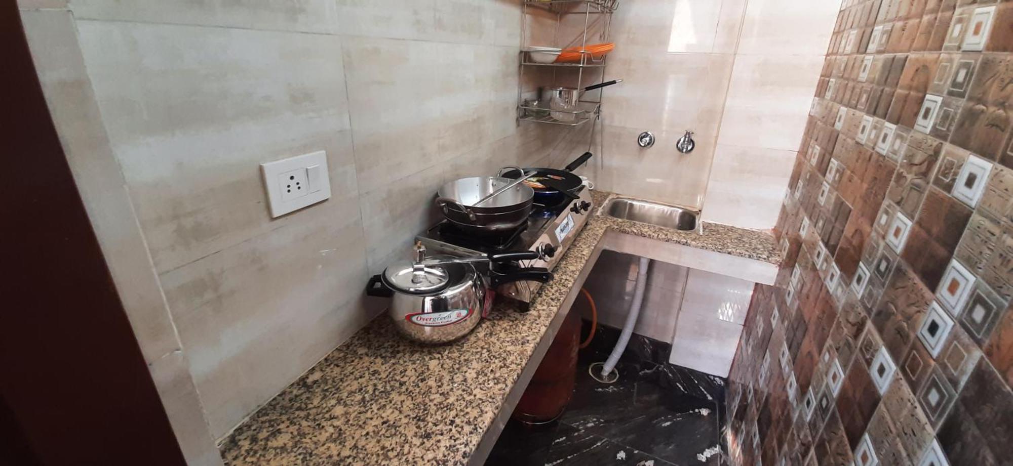 Guest house Aggarwal Lajpat Nagar, With Private Kitchen Android Tv Wifi And Fridge