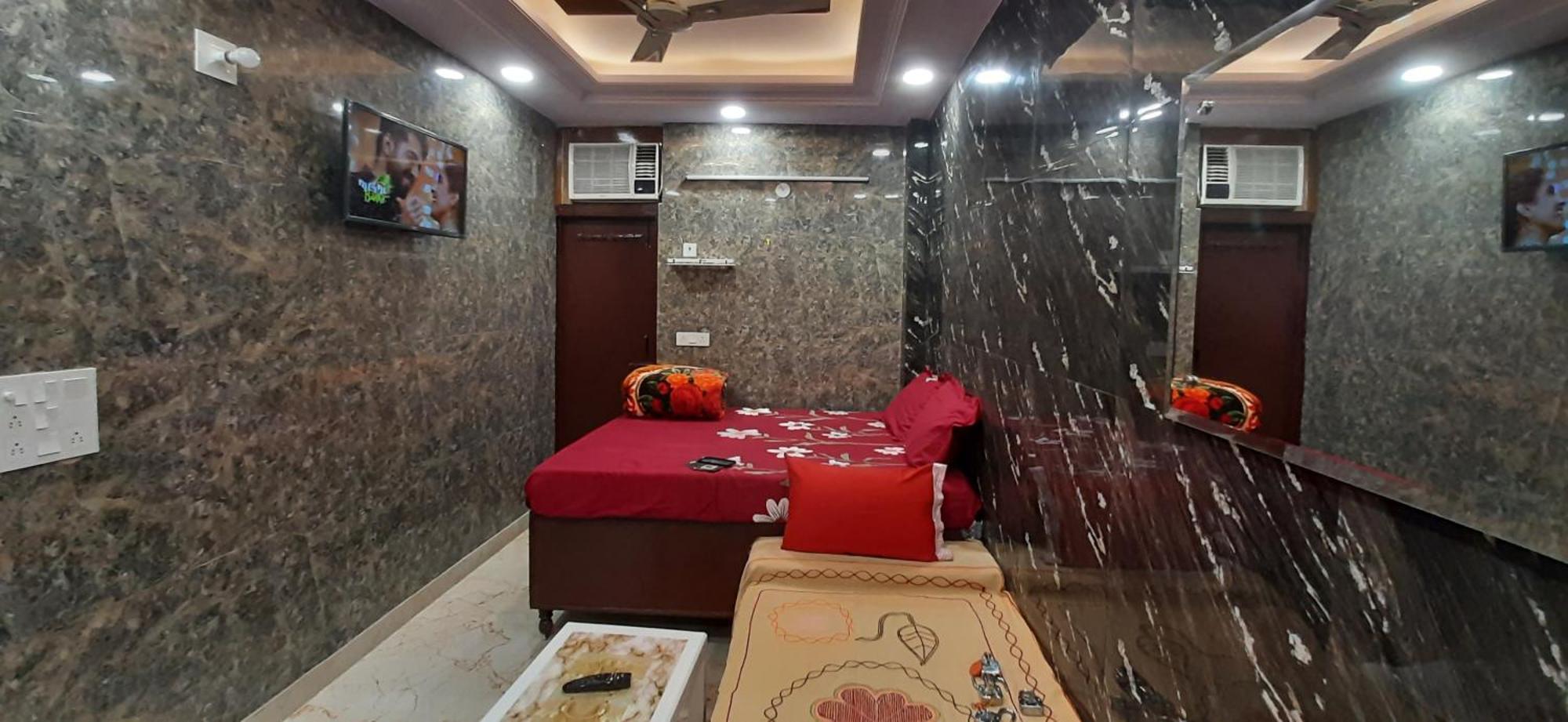 Guest house Aggarwal Lajpat Nagar, With Private Kitchen Android Tv Wifi And Fridge New Delhi