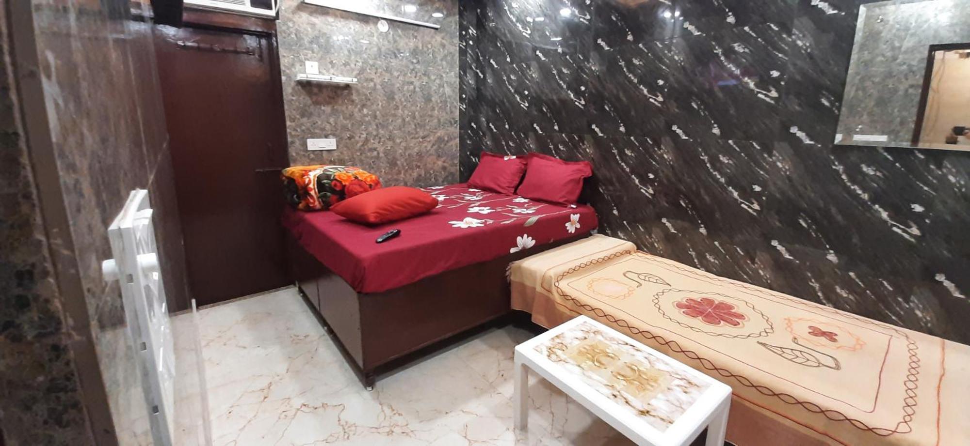 Guest house Aggarwal Lajpat Nagar, With Private Kitchen Android Tv Wifi And Fridge *